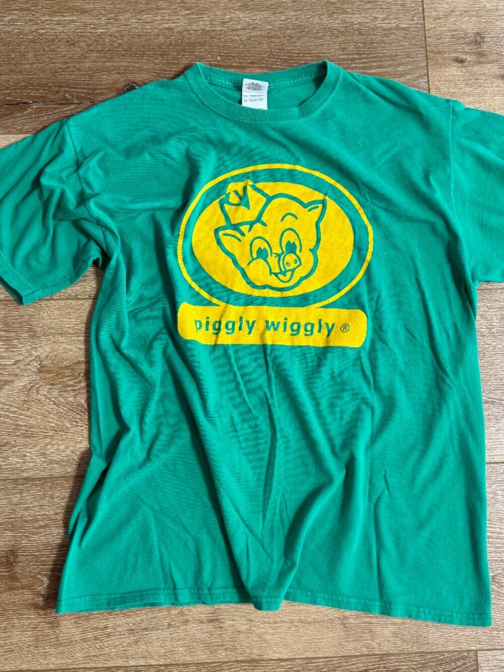 Gildan Piggly Wiggly Shirt Mens XL Green John Deere Nothing Runs Like a Pig GUC